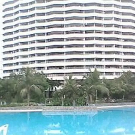 Room At Sunshine Beach Condo